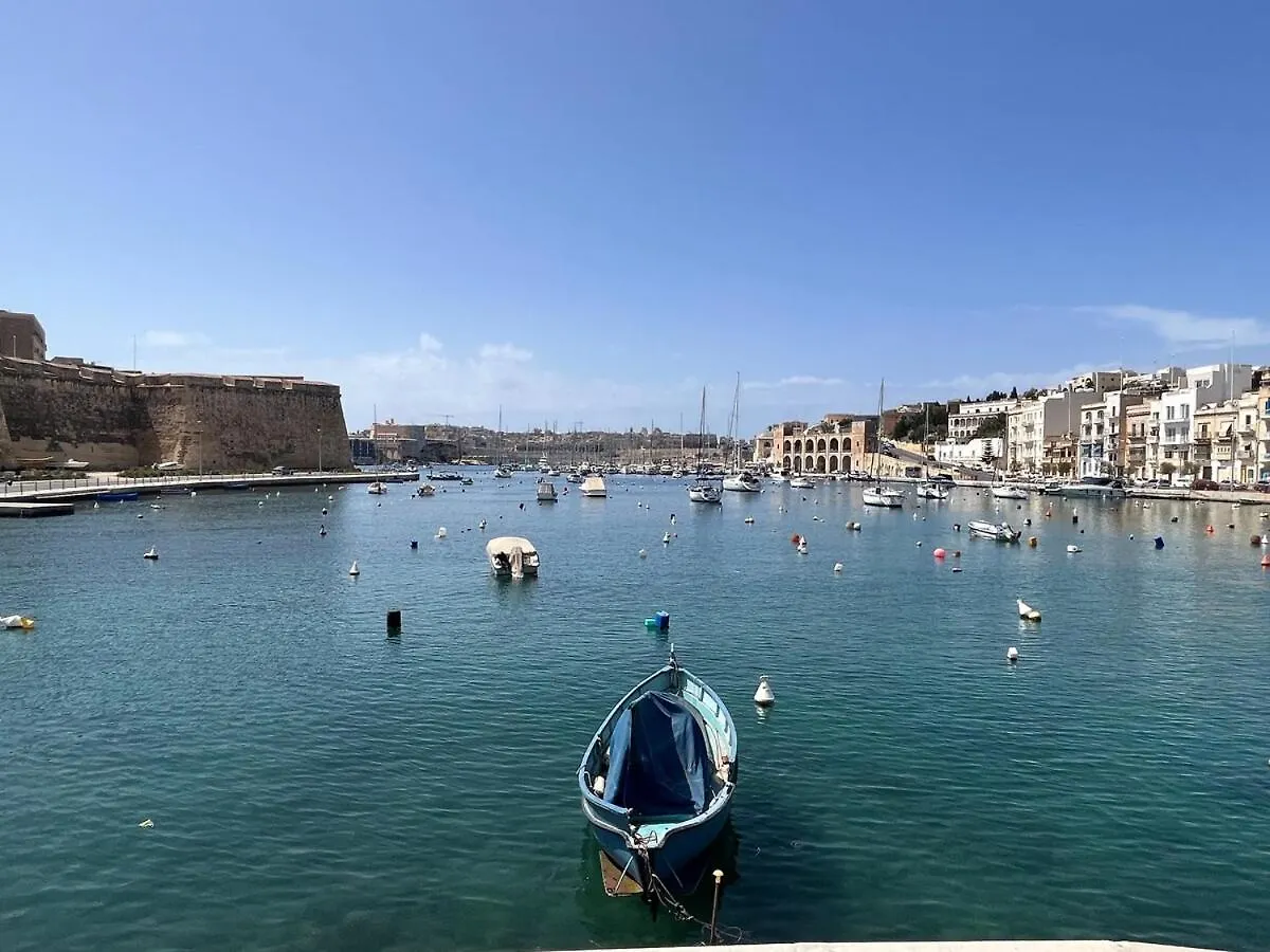 Harbour View Apt With Terrace Kalkara Apartment