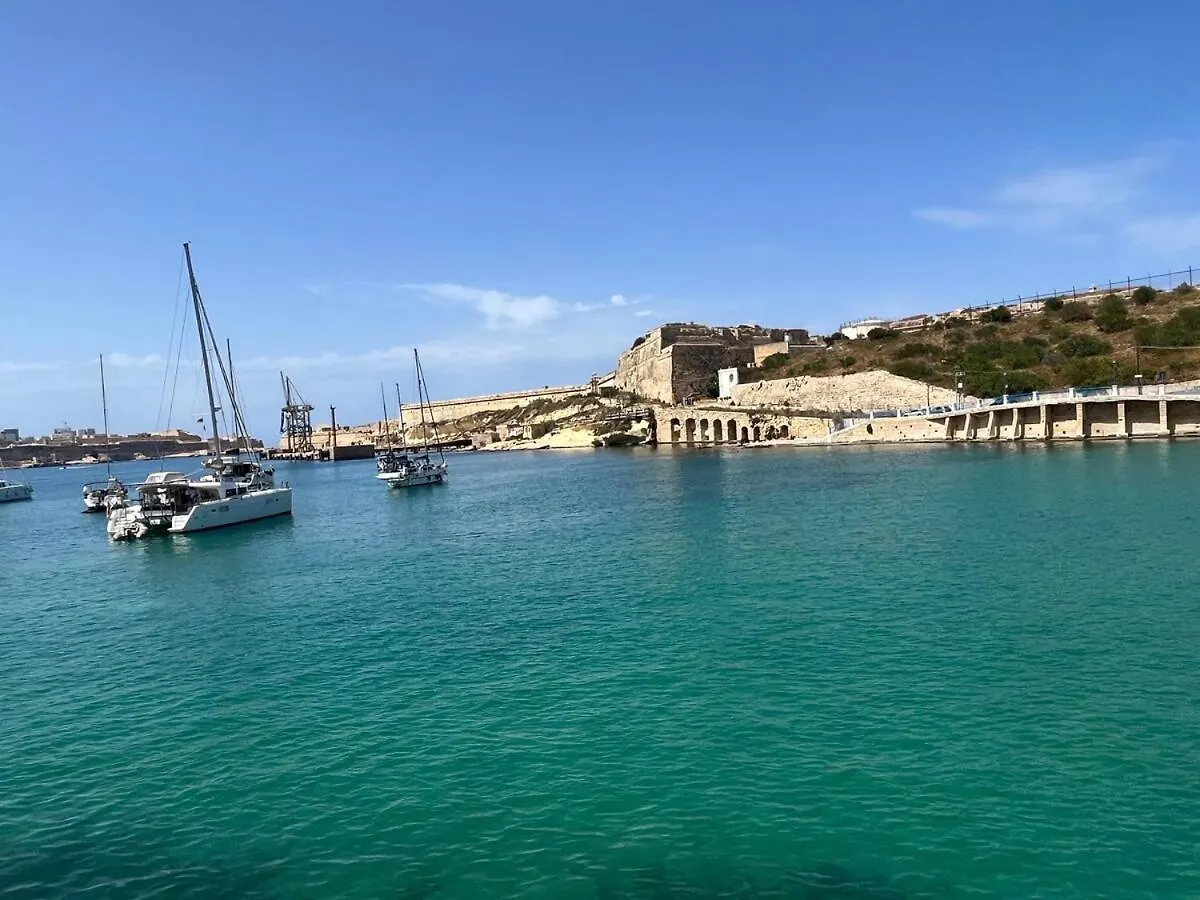 Harbour View Apt With Terrace Kalkara Apartment